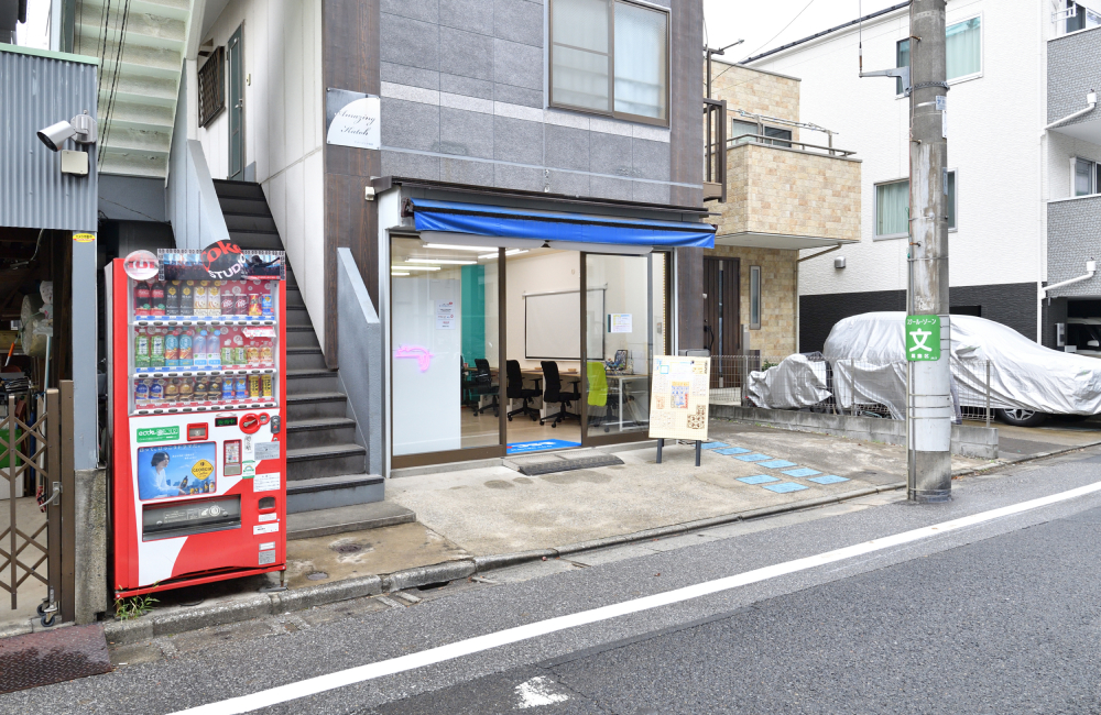 JR亀有駅から徒歩5分(400m)とアクセス良好